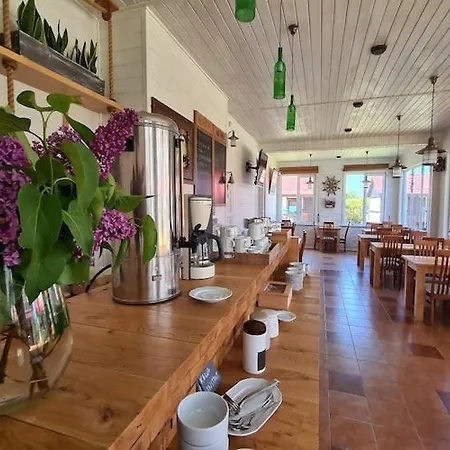 Comfortable, Single-Story Holiday Homes *