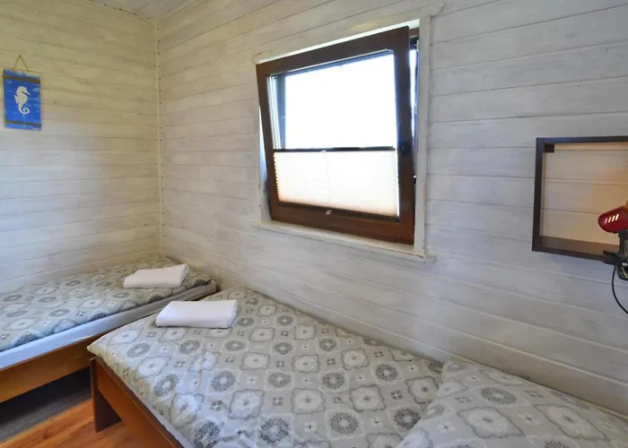 別荘 Comfortable, Single-story Homes *